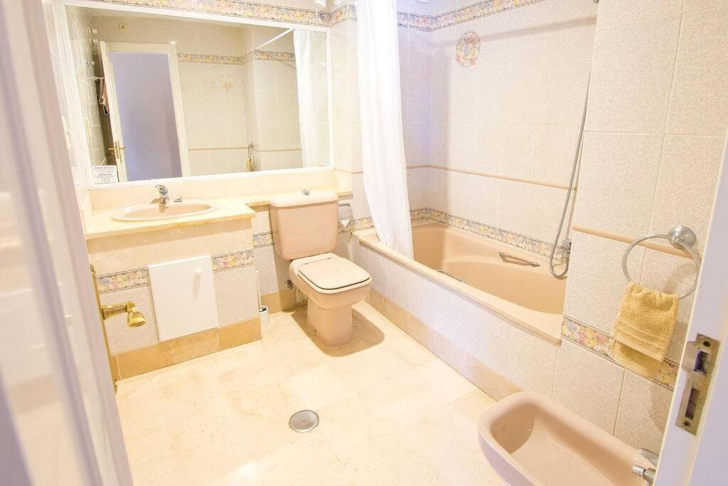 פואנגירולה Spectacular Apartment In Matchroom Country Club מראה חיצוני תמונה