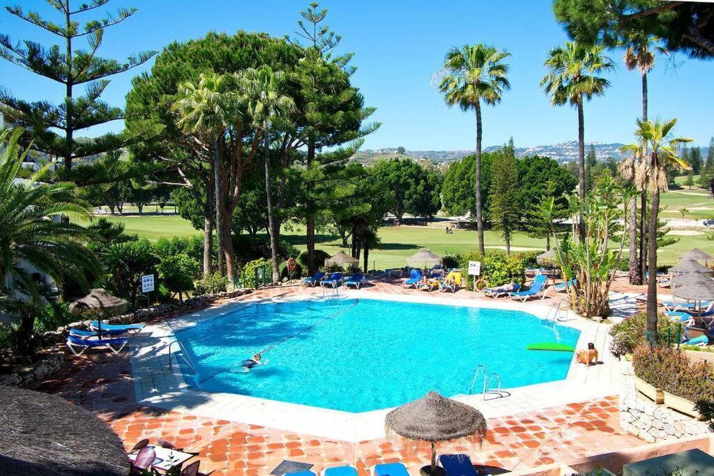 פואנגירולה Spectacular Apartment In Matchroom Country Club מראה חיצוני תמונה
