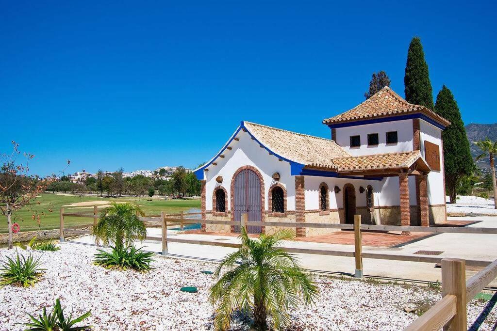 פואנגירולה Spectacular Apartment In Matchroom Country Club מראה חיצוני תמונה
